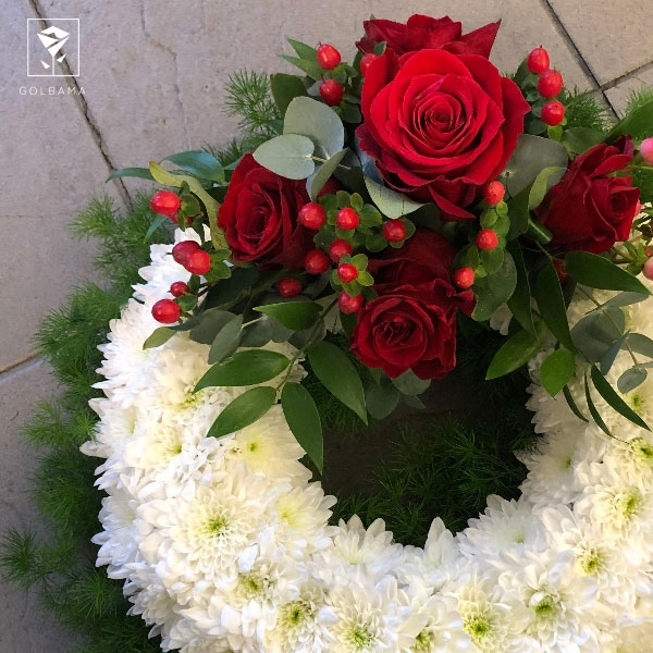 تاج گل برای تبریک عروسی: تاج گل طبیعی رز