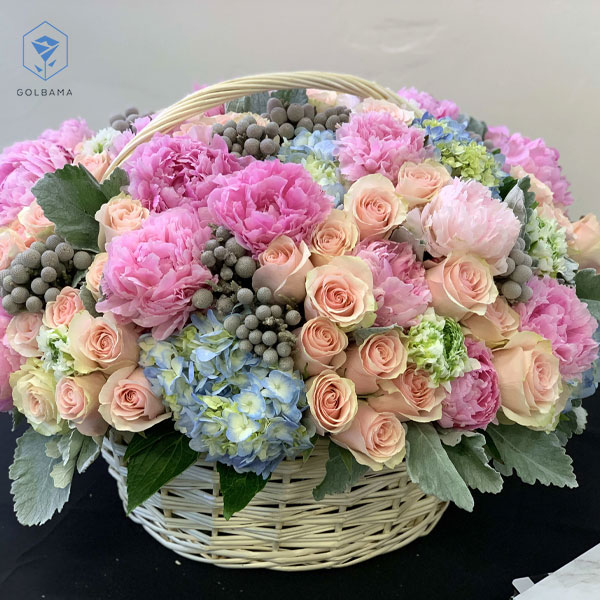 سبد گل لاکچری با گل رز