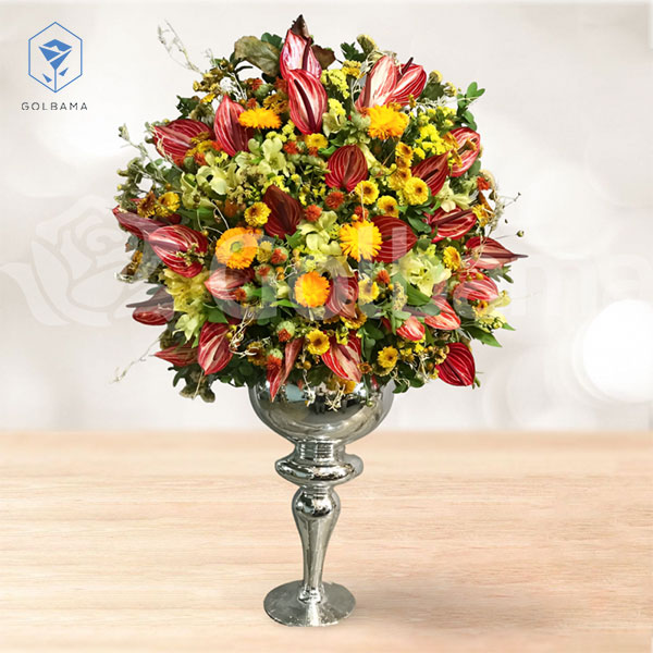 ترکیبی از گل‌های داودی و آنتریوم برای جام گل نامزدی