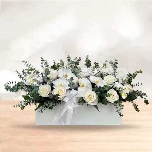 باکس گل رز و ارکیده سفید