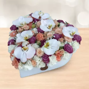 باکس گل قلبی ارکیده سفید رز بنفش