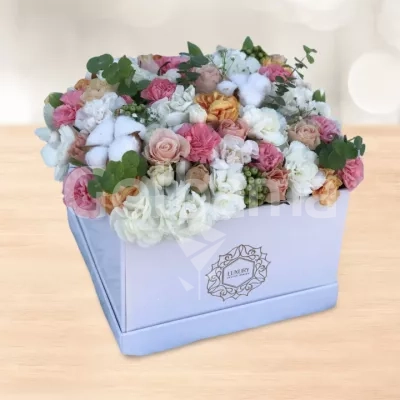 باکس گل مربعی رز مینیاتور میخک سفید صورتی