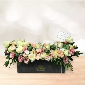 باکس گل مستطیلی رز لیسیانتوس سفید صورتی