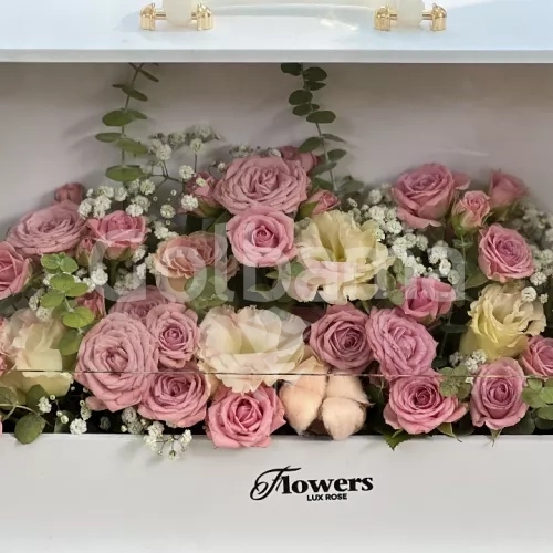 باکس گل چوبی طرح کیف رز صورتی