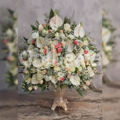 جام گل آنتریوم و رز سفید صورتی کوتاه