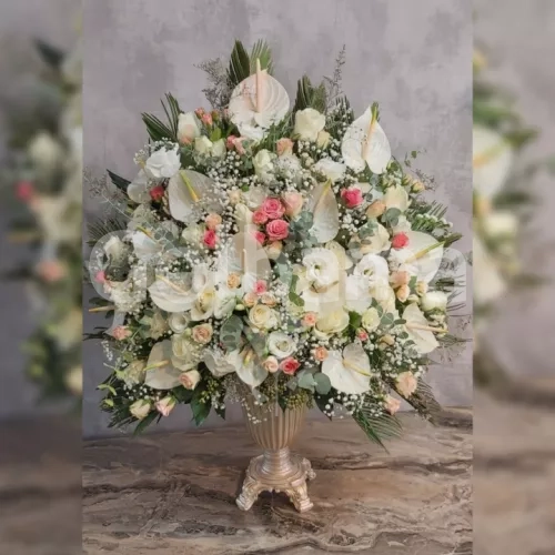 جام گل آنتریوم و رز سفید صورتی کوتاه