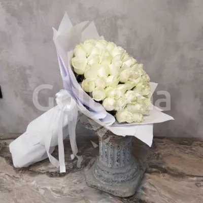 دسته گل رز سفید بزرگ ۶۰ تایی