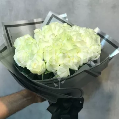 دسته گل رز سفید متوسط ۴۰ تایی کاغذ رنگی