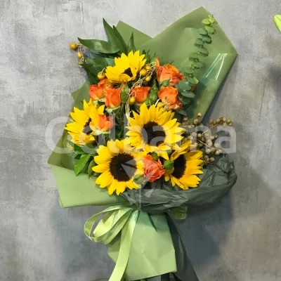 دسته گل رز مینیاتور آفتابگردان صورتی