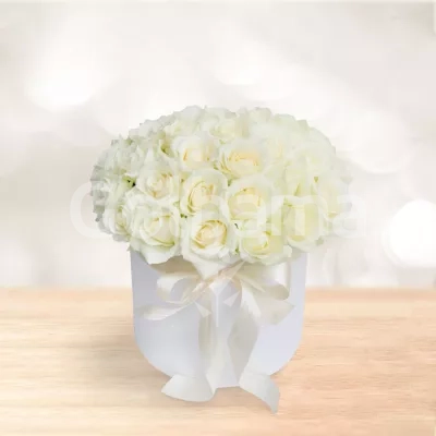 باکس گل رز سفید طرح دسته ای