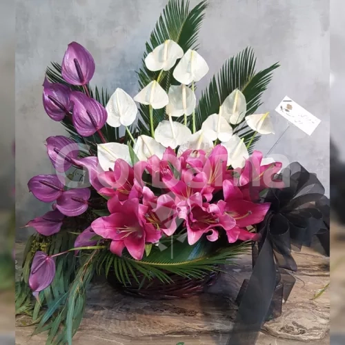 سبد گل  لیلیوم آنتریوم سفید بنفش صورتی