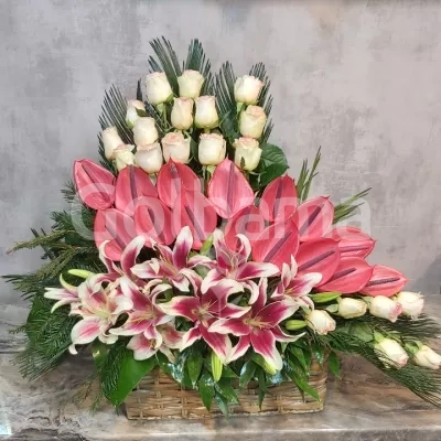 سبد گل بزرگ رز آنتریوم سفید صورتی