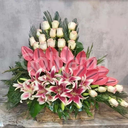 سبد گل بزرگ رز آنتریوم سفید صورتی