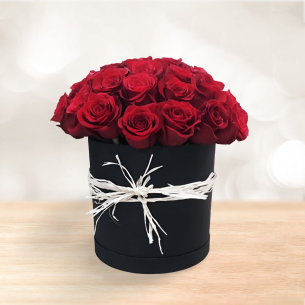 باکس گل رز هلندی قرمز طرح دسته‌ای