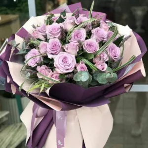 دسته گل 20 شاخه ای رز بنفش