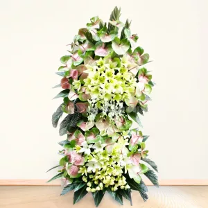 تاج گل تسلیت دو طبقه آنتوریوم لیلیوم لیسیانتوس و مریم