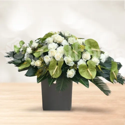 باکس گل استوانه ای رز آنتریوم سفید سبز