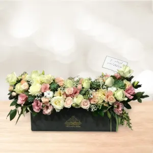 باکس گل مستطیلی رز لیسیانتوس سفید صورتی