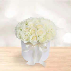 باکس گل رز سفید طرح دسته ای