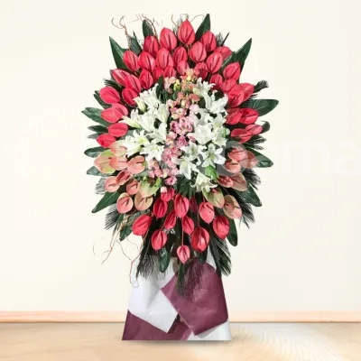 تاج گل تبریک یک طبقه آنتریوم قرمز لیلیوم