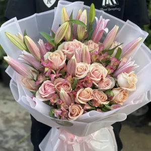 دسته گل اوریانتال رز صورتی