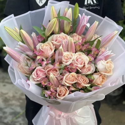دسته گل اوریانتال رز صورتی