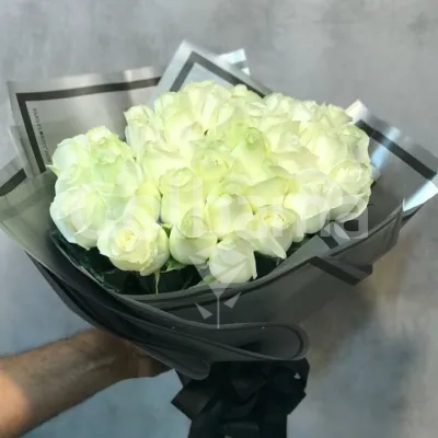 دسته گل رز سفید متوسط ۴۰ تایی کاغذ رنگی