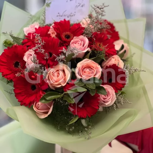 دسته گل رز سفید و ژربرا قرمز
