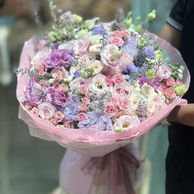 دسته گل سفید صورتی بنفش رز لیسیانتوس